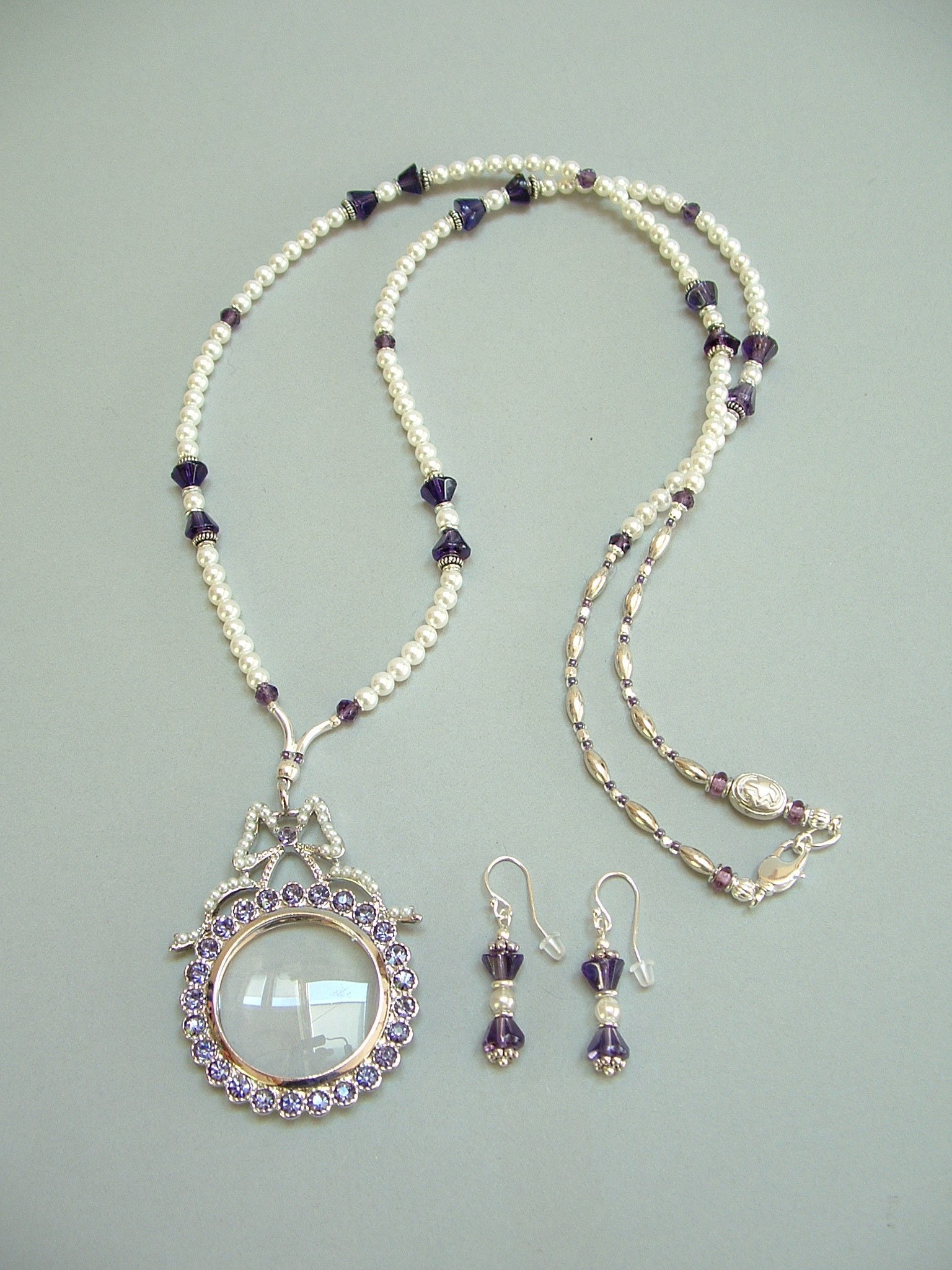 The Scrutiniser Eleyne Williams - Narrative Necklaces - The Scrutiniser