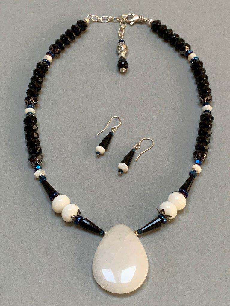 Magpie Magic Eleyne Williams - Narrative Necklaces - Magpie Magic