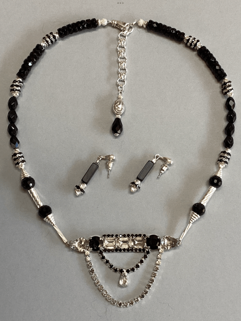 Pizzazz Eleyne Williams - Narrative Necklaces - Pizzazz